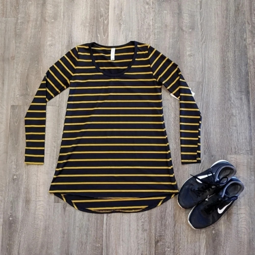 *NWT* LulaRoe Striped Lynnae Long Sleeve Top